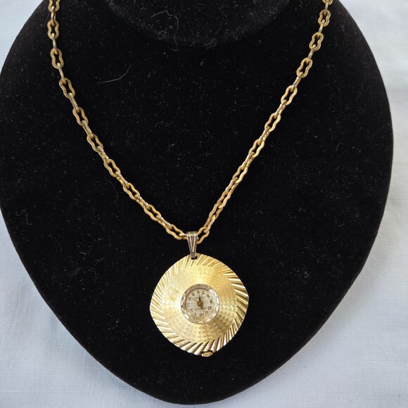 Vintage Westclox 17 Jewels Necklace Pendant Wind-Up Watch - Picture 1 of 5